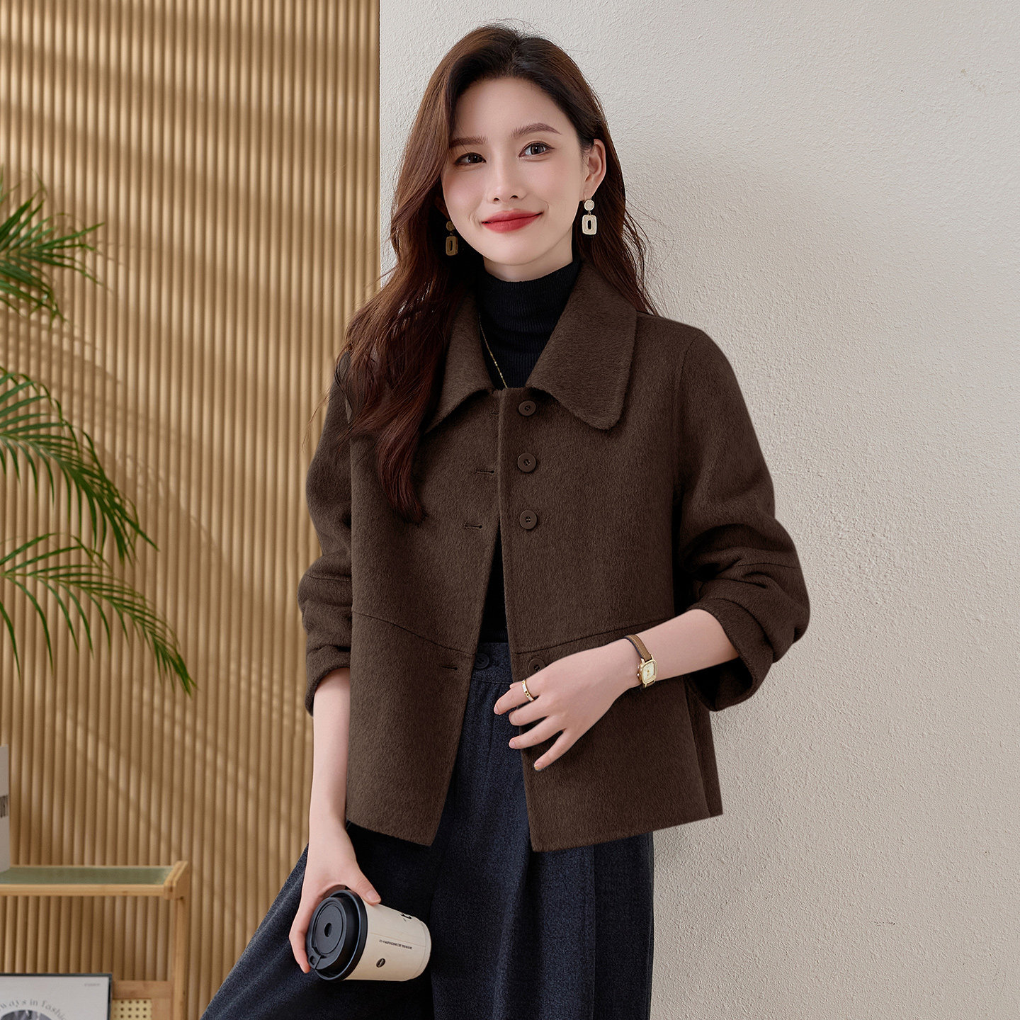 Fashionable Woolen Coat for Women, Short Style, 2026 New Model, Lapel, Single-Breasted, Loose Fit, Slimming, Elegant, Stylish, Suitable for Commuting