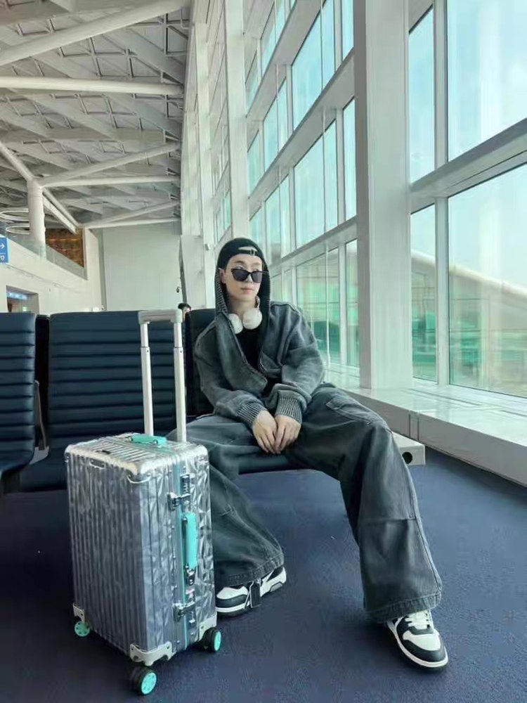 Official Website R Brand Classic Co-Branded Limited Edition Aluminum-Magnesium Alloy 21inch Suitcase Luggage Carry-On Suitcase Fotografie QC de pe TAOBAO pe Qualit.ly