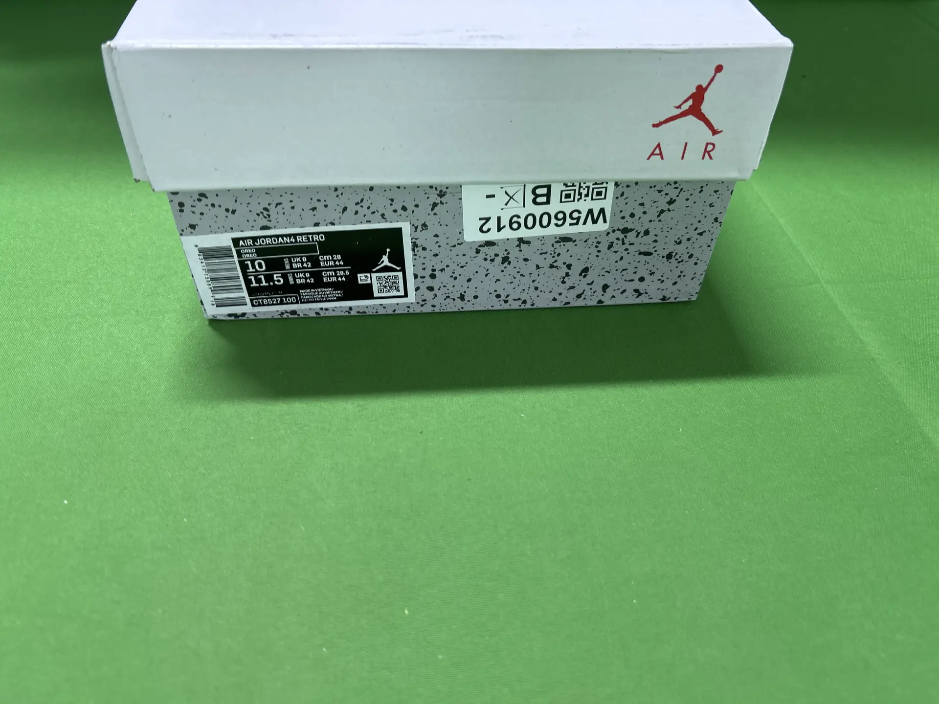 Air Jordan 4 Retro Oreo