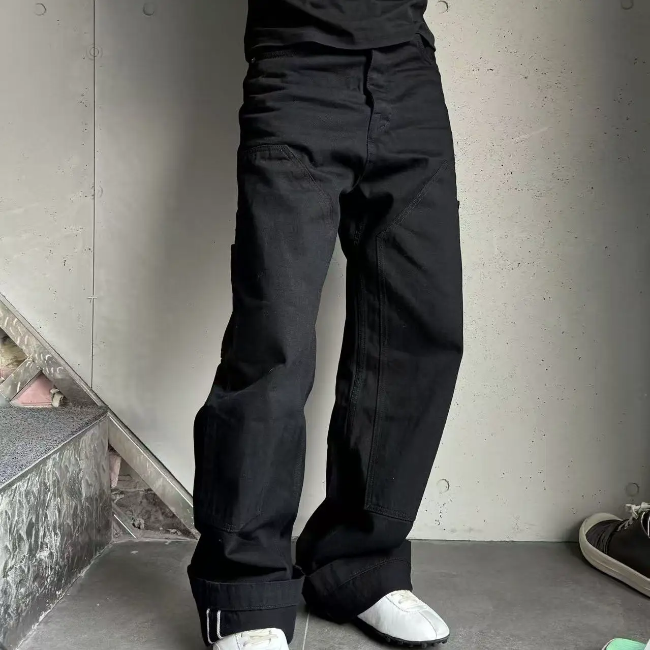 ROG RO's new 25aw red ear jeans are made of pure cotton, wrapped with loose edges, and are a pioneer in dark logging pants for men