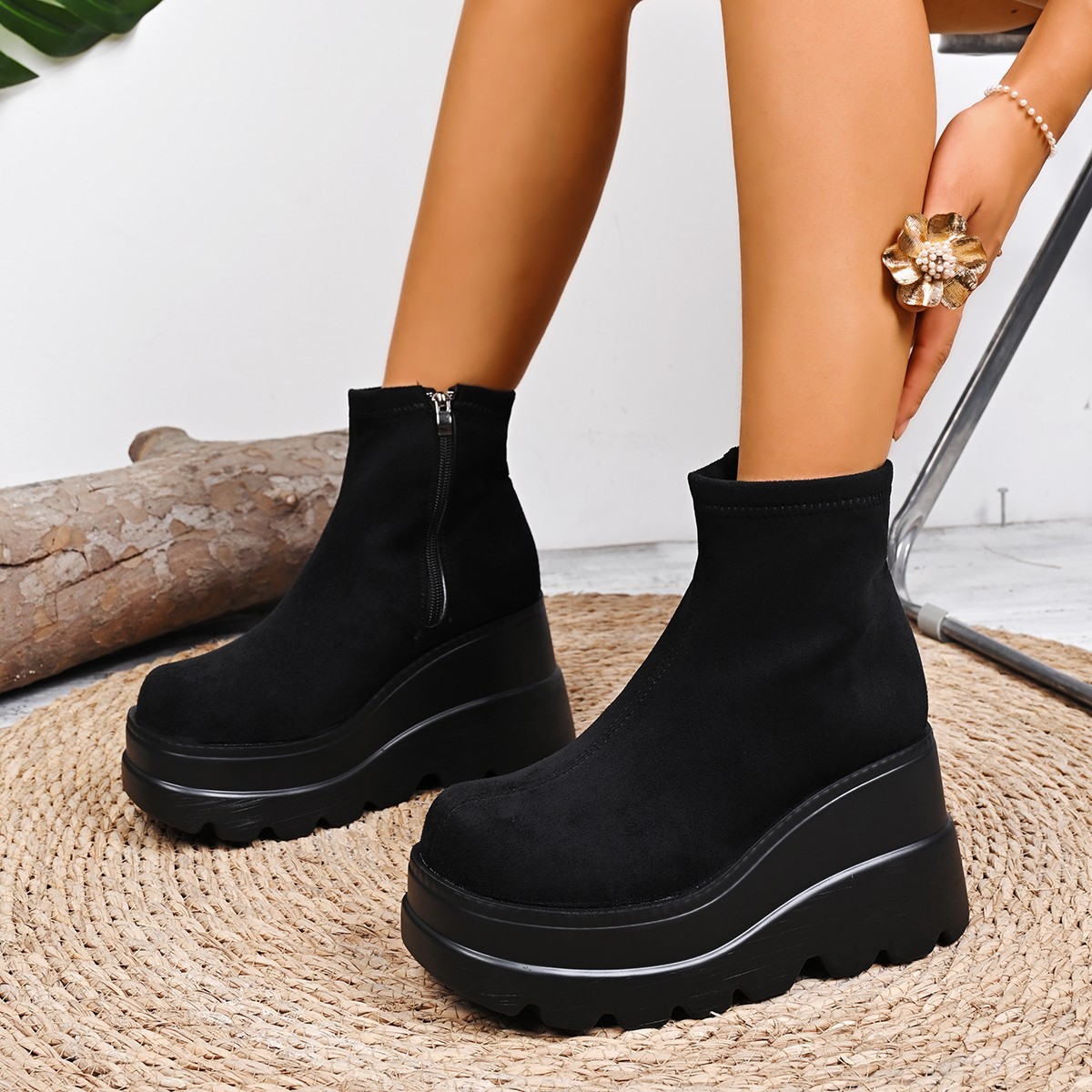 2025 Autumn and Winter New Style Platform Thick-Soled Short Boots, British Style, Fashionable and Versatile, Height-Increasing and Slimming, Patchwork Women's Boots
