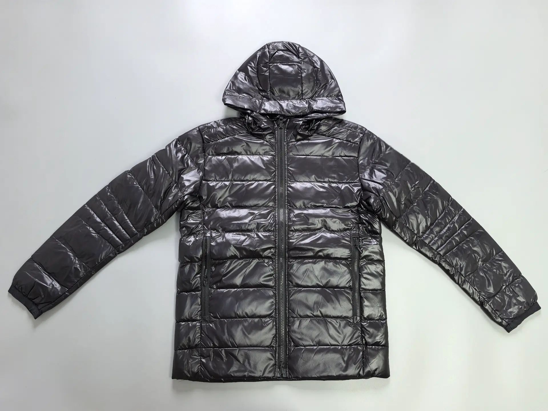 Simple and Versatile, Fluffy down Jacket, Warm and Comfortable, Unisex Hooded down Jacket (New Badge)