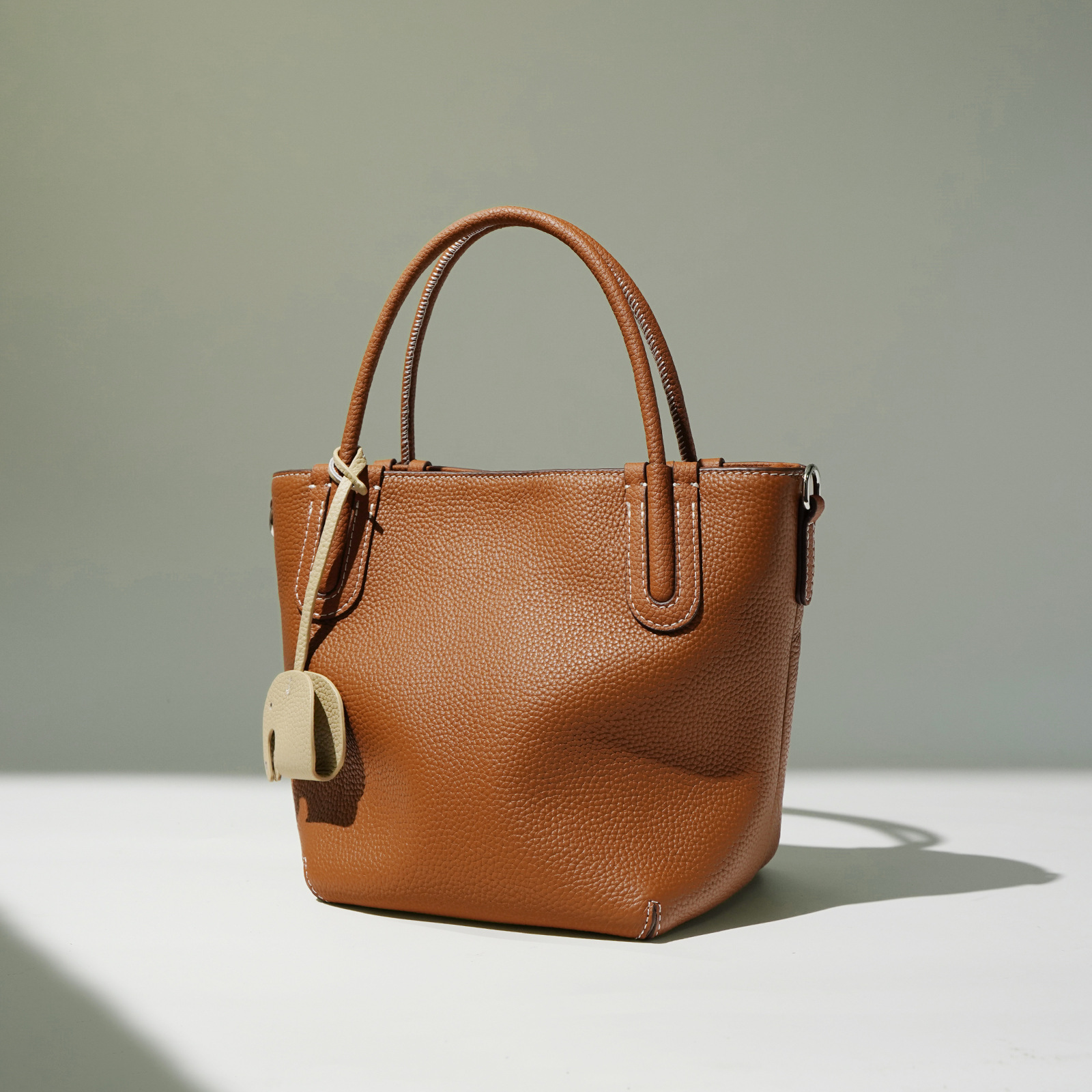 Spring Collection Women's Handbags, New Style Tote Bags, High-End Fashion Handbags, Crossbody Bags, Genuine Leather Bucket Bags