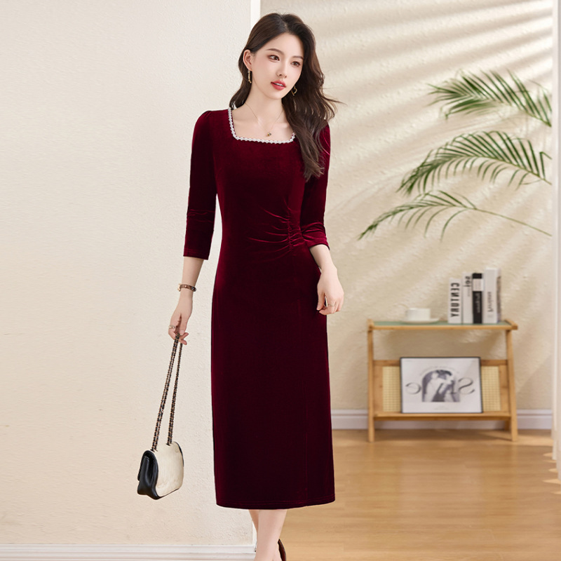Burgundy Velvet Long-Sleeved Dress for Women 2025 Autumn New Style Retro Elegant Slim Fit Slit Long Dress