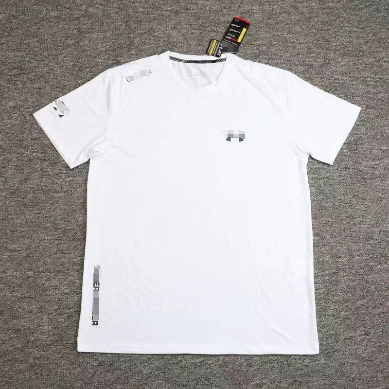 Under Armour T-shirt
