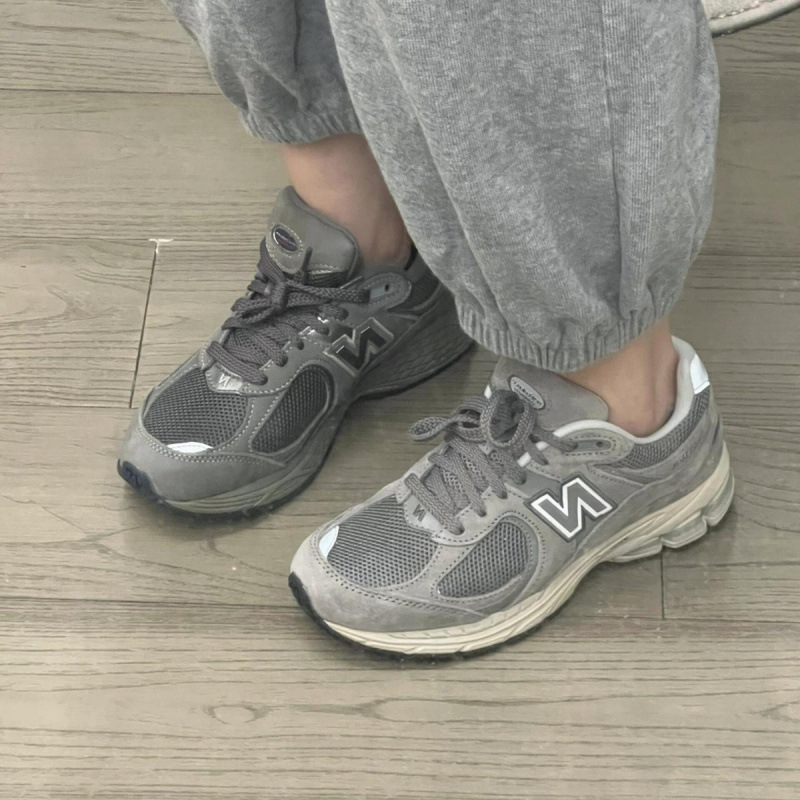 Nb2002Rc Putian Shoes High Version Pure Original Gray Retro Suede Breathable Running Shoes Dad Shoes for Men and Women
