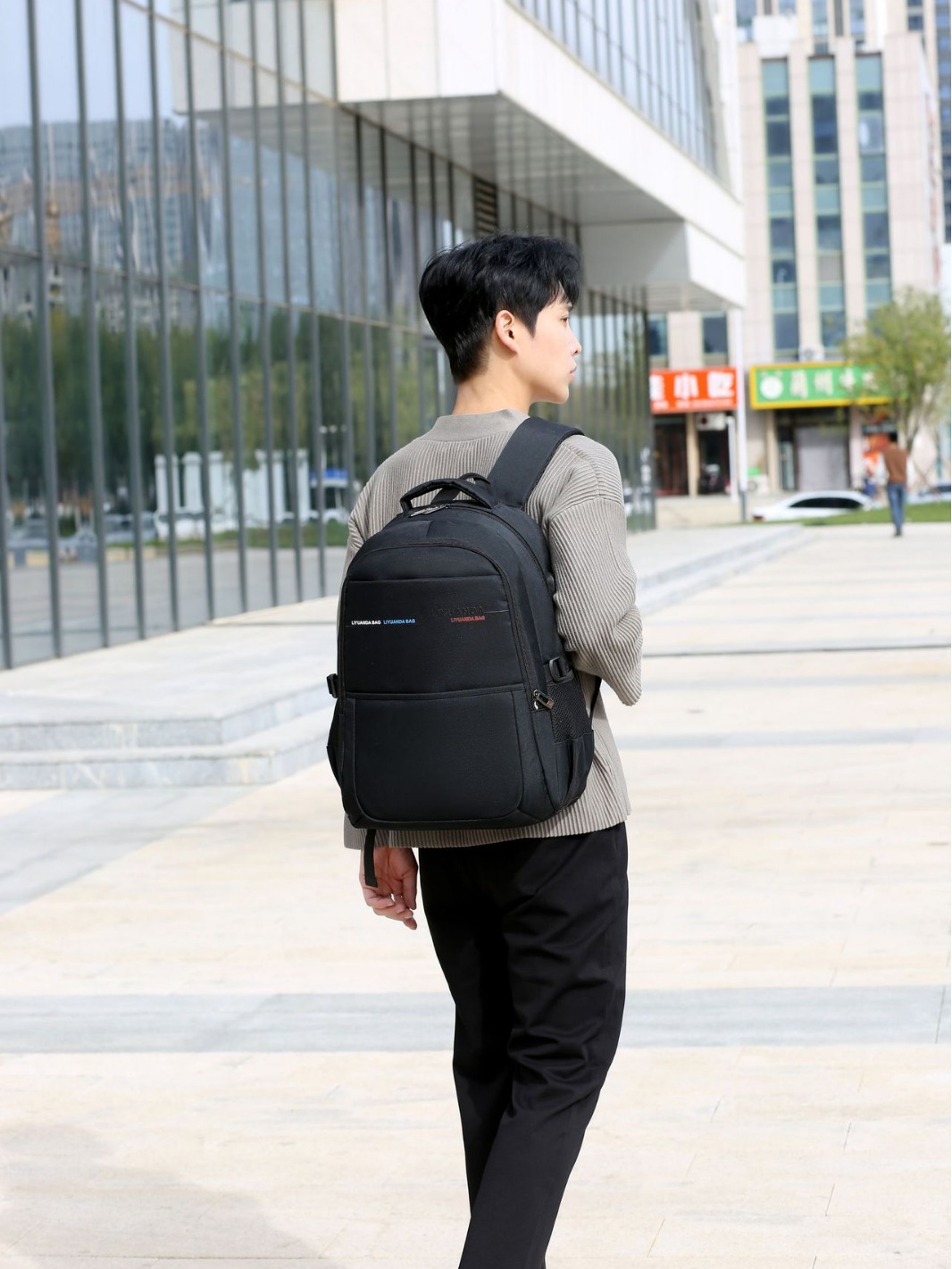 New Business Casual Backpack Large Capacity Men's Waterproof Computer Bag Lightweight Commuter Wear-Resistant Student School Bag