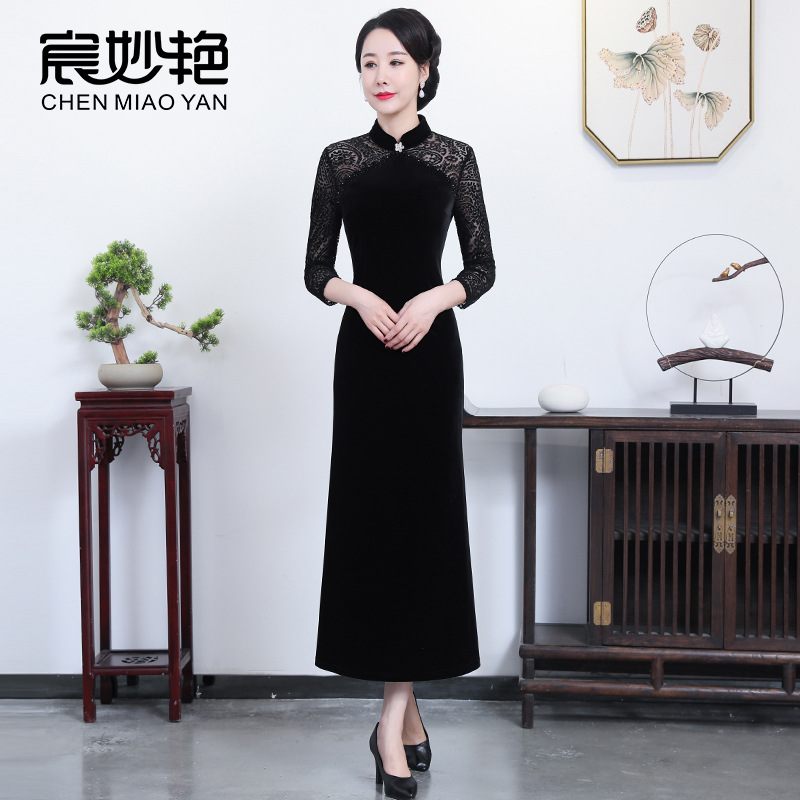 Chen Miaoyan 2024 Spring New Cheongsam Host Dress Female Middle-aged Golden Velvet Mid-length Dress