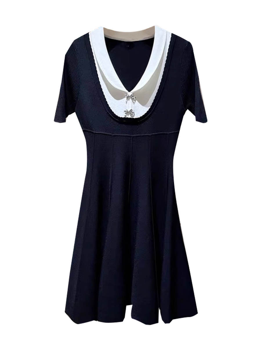 Zhuojia 2025 New Summer Style Splicing Contrasting V Neck Knitted Dress Short-Sleeved Waist A-Line Little Black Dress