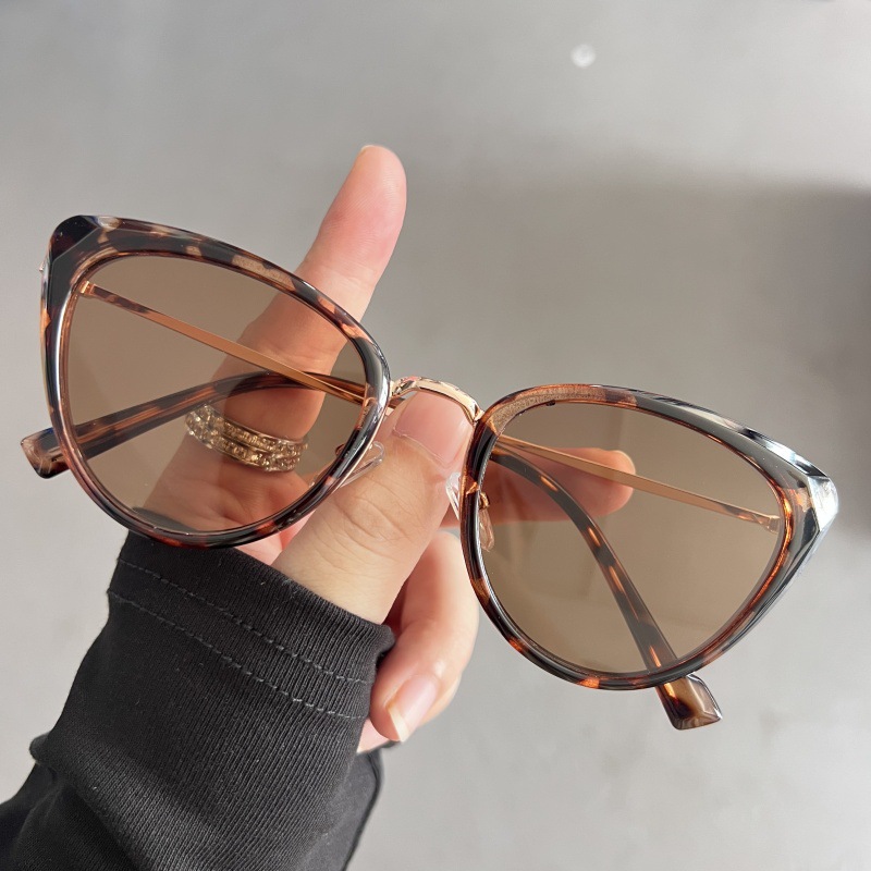 2025 cross-border new American cat's eye sunglasses women's trendy European and American metal sunglasses men's retro high-grade sunshade