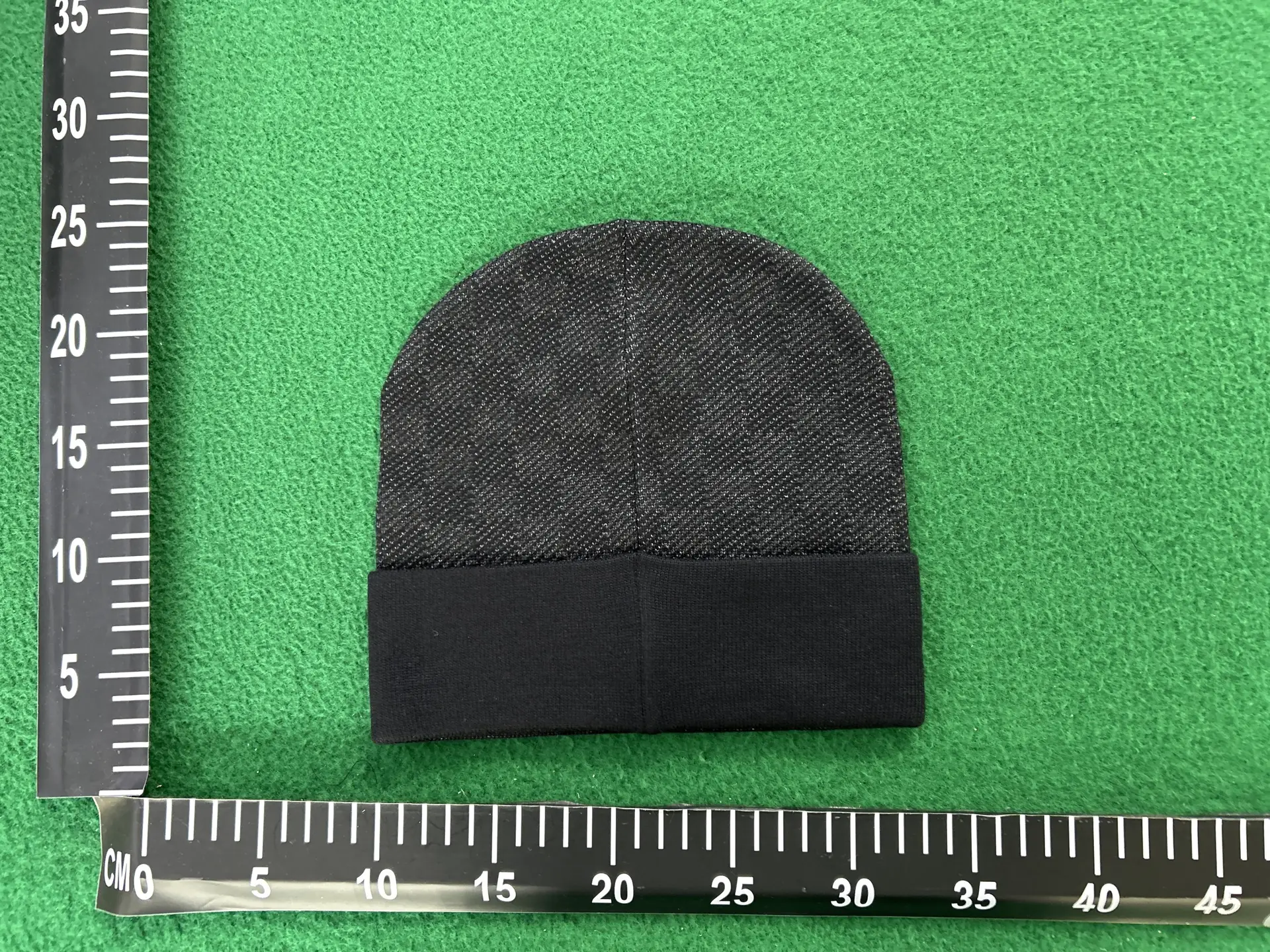 L Black Knit Hat