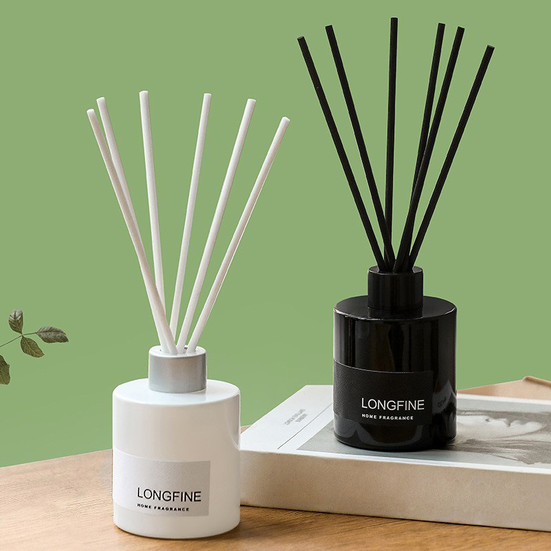 Minimalist 150ml frosted black and white bottle fire-free aromatherapy indoor aromatherapy essential oil Hotel toilet air fresh ornaments