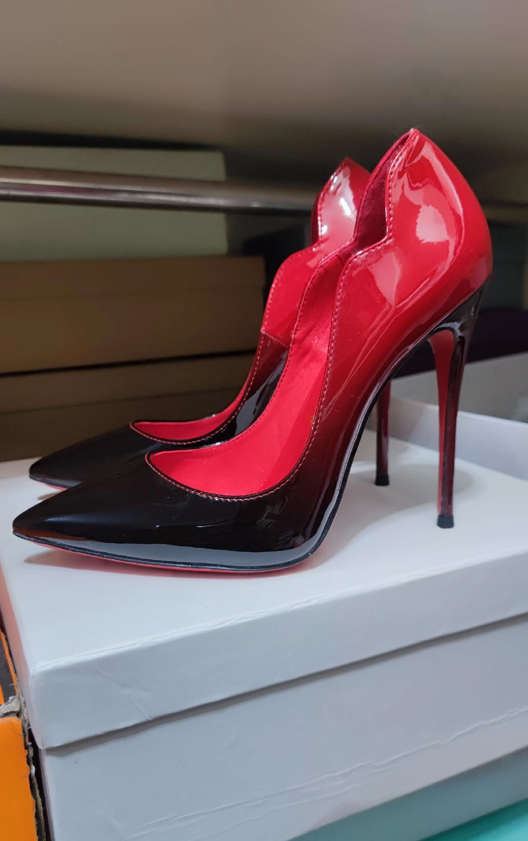Red Sole Joy - Red and Black Gradient Wave Pattern V-Cut Red Lining Shallow Mouth Stiletto Heels