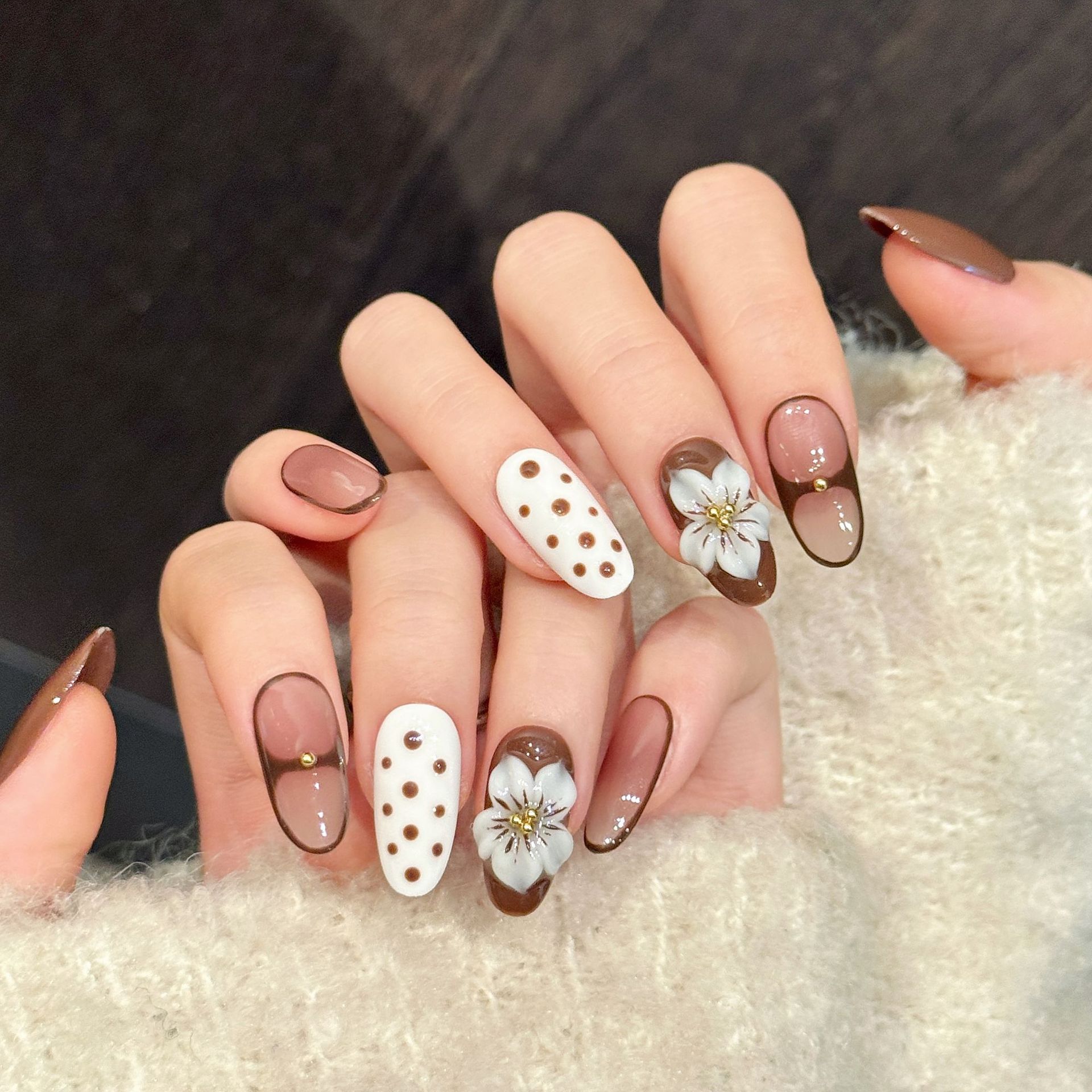 Rui Kaman Original【Clever Coffee Flower Rhythm】Caramel Coffee Color Carved Flower Wearable Nails