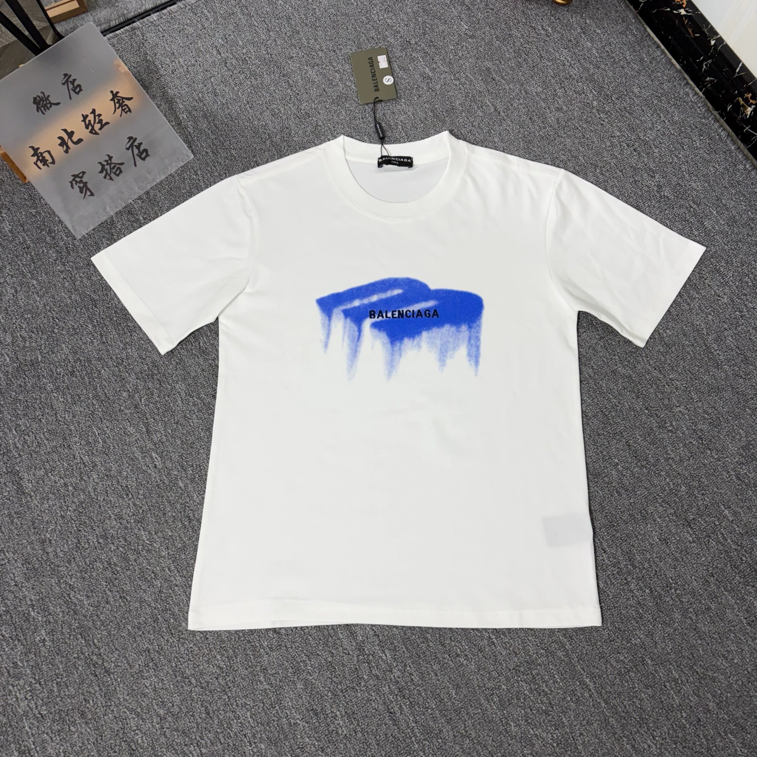 [Spot] Paris high version embroidery Balenciaga letter inkjet gradient large M pure cotton short-sleeved T-shirt couple's men and women's same style all-matching casual half-sleeves three standards complete