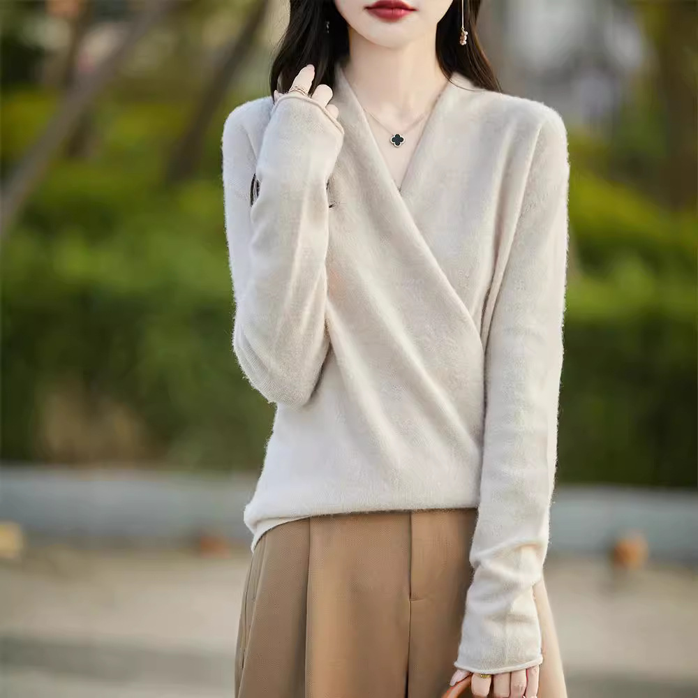 Autumn and Winter New Wool Women's V-neck All-match Base Shirt Loose Slimming Knitted Western-style Wool Sweater