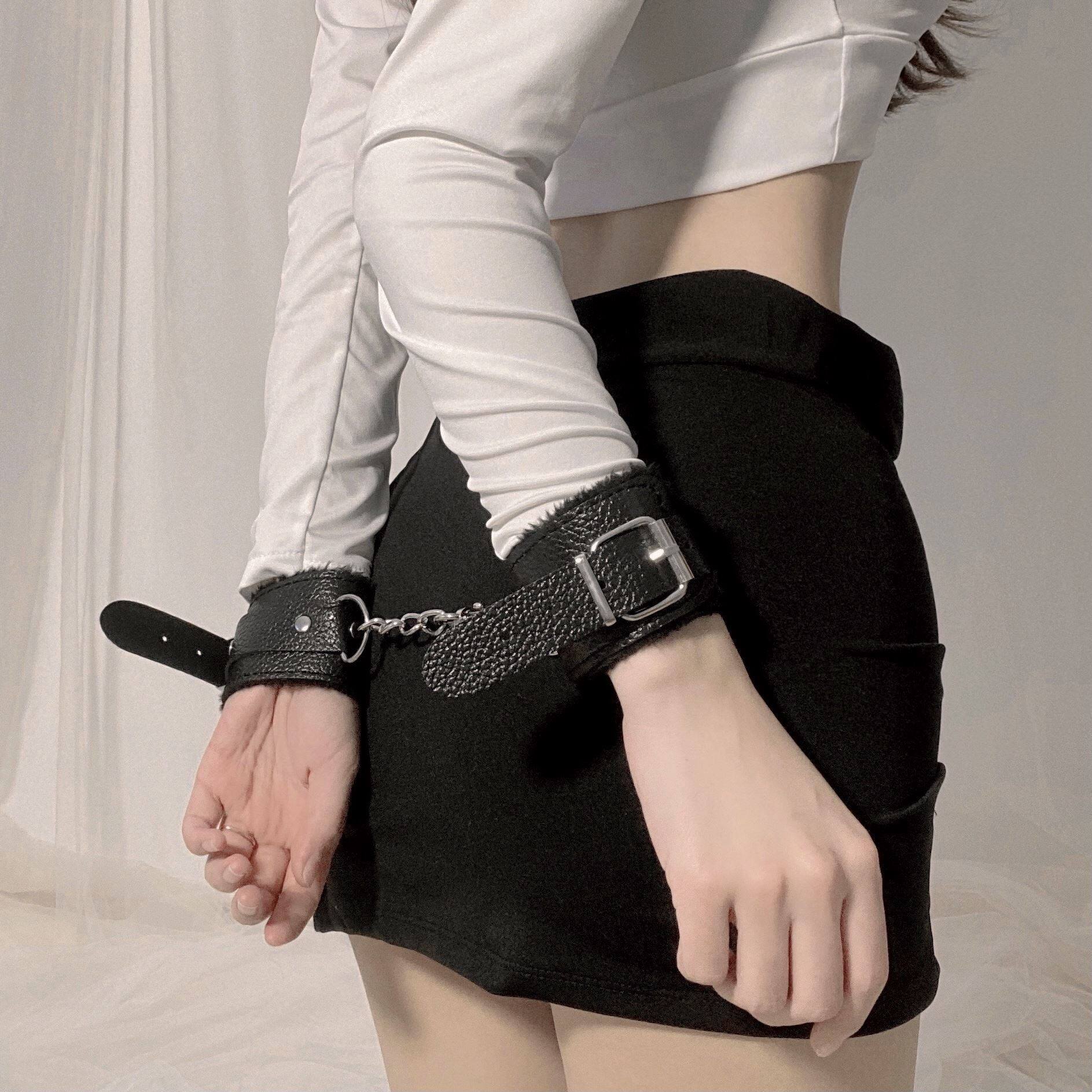 Props Pu Leather Handcuffs Props Weighted Handcuffs Plush Handcuffs Pink Female Couple Photo Shoot Script Play Mood