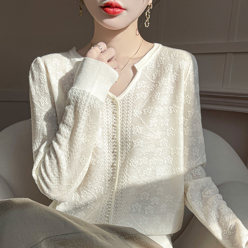 Light Luxury French Heavy Industry Beaded Knitted Base Shirt Women's Elegant V-neck Sweater 2025 New Style Foreign Style Outer Wear Top
