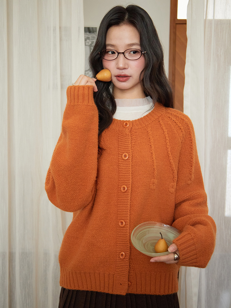 [Geming] Retro Solid Color Cable Knit Round Neck Floral Embroidery Sweater for Women Winter Commuter Knitted Cardigan N642C