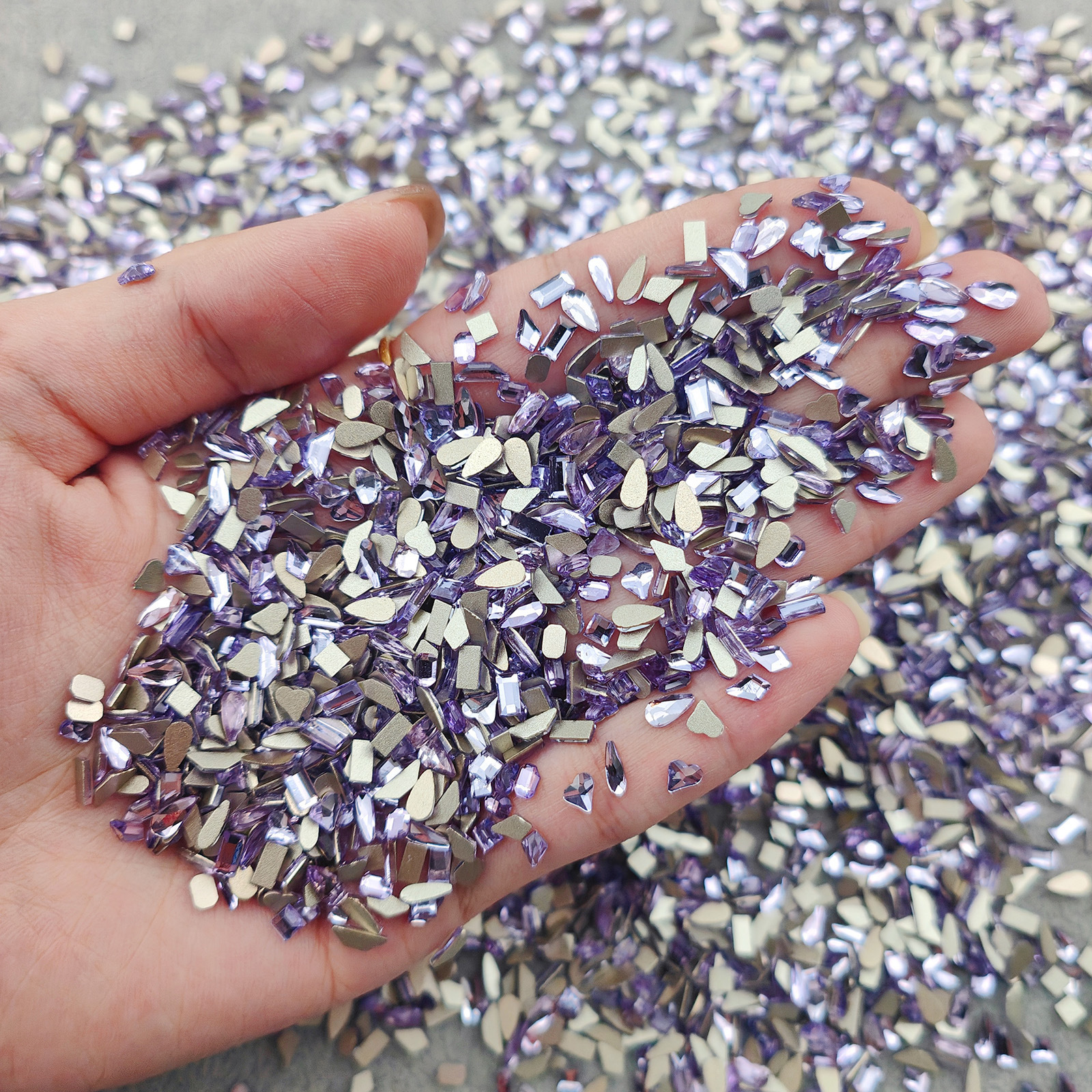 Trendy Purple Nail Art Rhinestones Mini Small Crystal Purple Flat-Bottomed Irregular-Shaped Rhinestones Super Shiny Nail Art Decorations Accessories