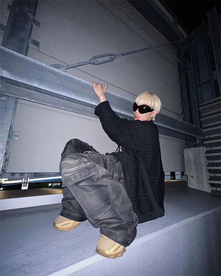 Dawnhin Ro Show Gradient Washed Black Multi Flap Pocket pants Drawstring Loose parka Silhouette Flared Denim pants