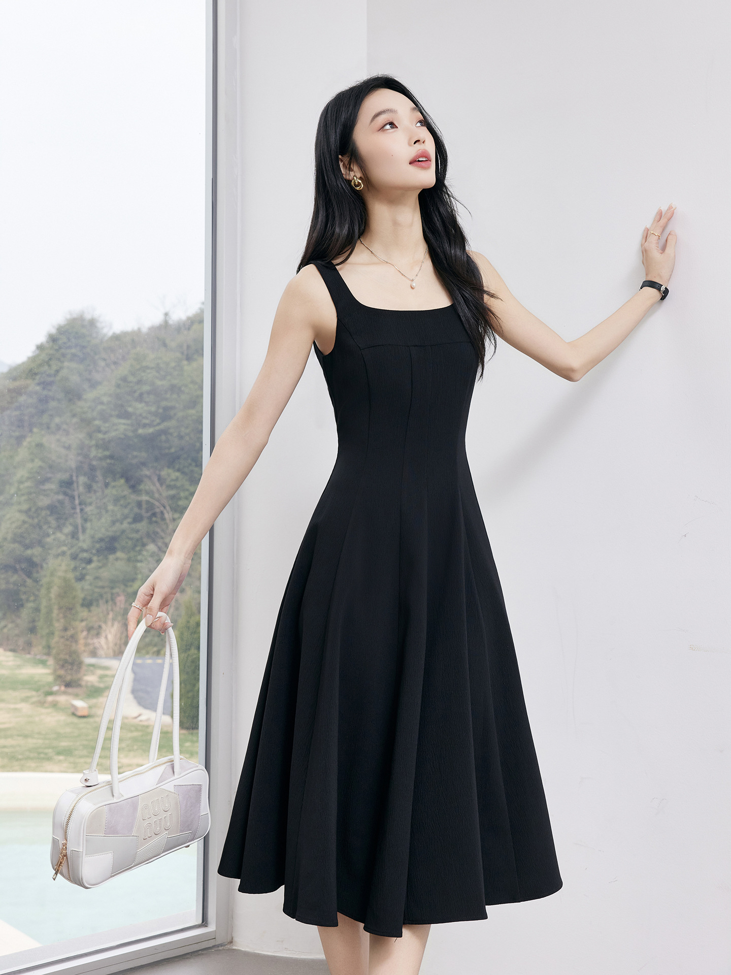 Cross-Border French-Style Square-Neck Suspender High-End Dress, Elegant 2026 Women's Summer New High-Waisted Slimming Long Dress