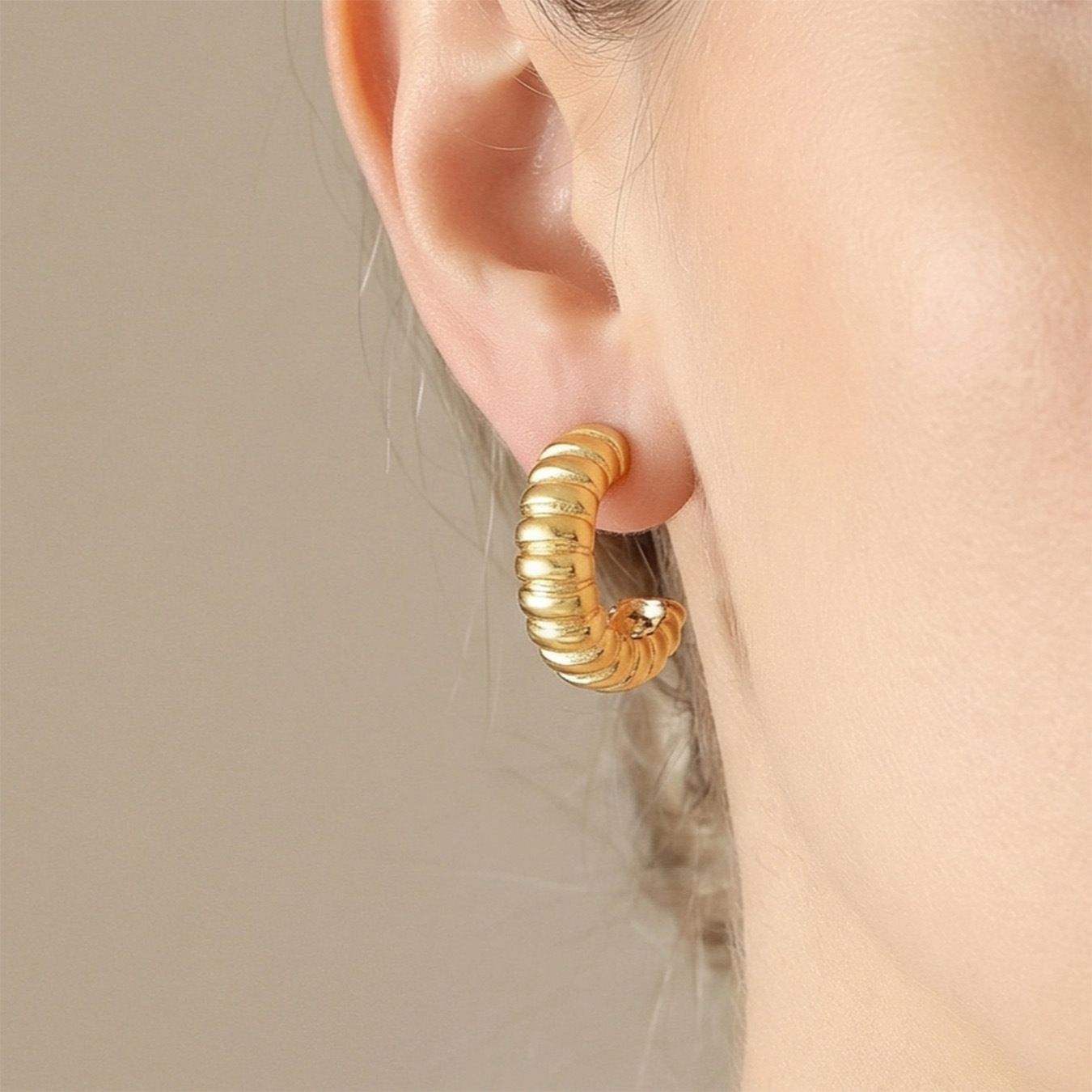 C-Shaped Spiral Exquisite and Fashionable Earrings, Elegant and Versatile Stainless Steel Earrings Plated with 18K Real Gold
