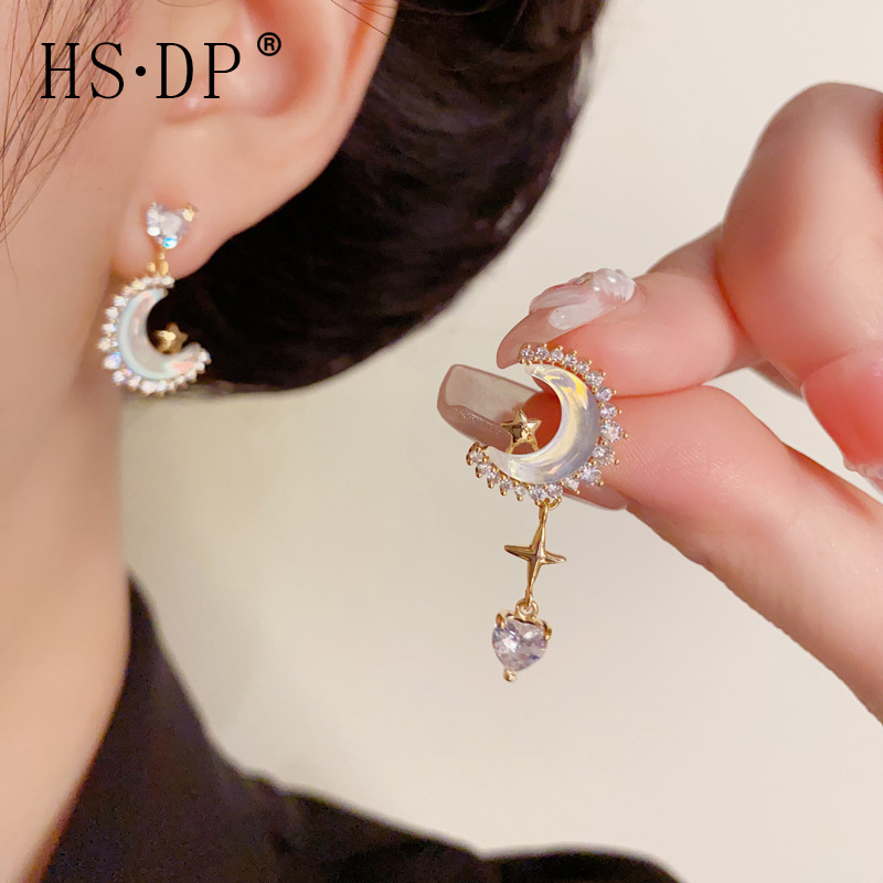 Fresh and Fashionable Diamond-Encrusted Star and Moon Asymmetric Tassel Earrings with Unique Design and High-Quality Earrings Wholesale