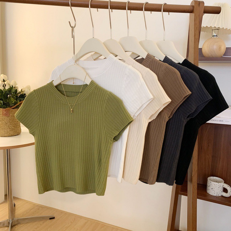 Retro Simple Round-Neck Short-Sleeve Knit Sweater for Women, Summer Korean Style Solid Color Pullover, Stylish Versatile Ribbed Base Top