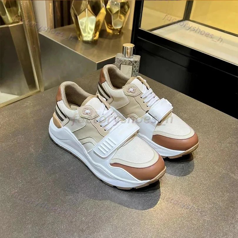 巴.宝.莉.运.动.鞋 photo QC de WEIDIAN sur Qualit.ly