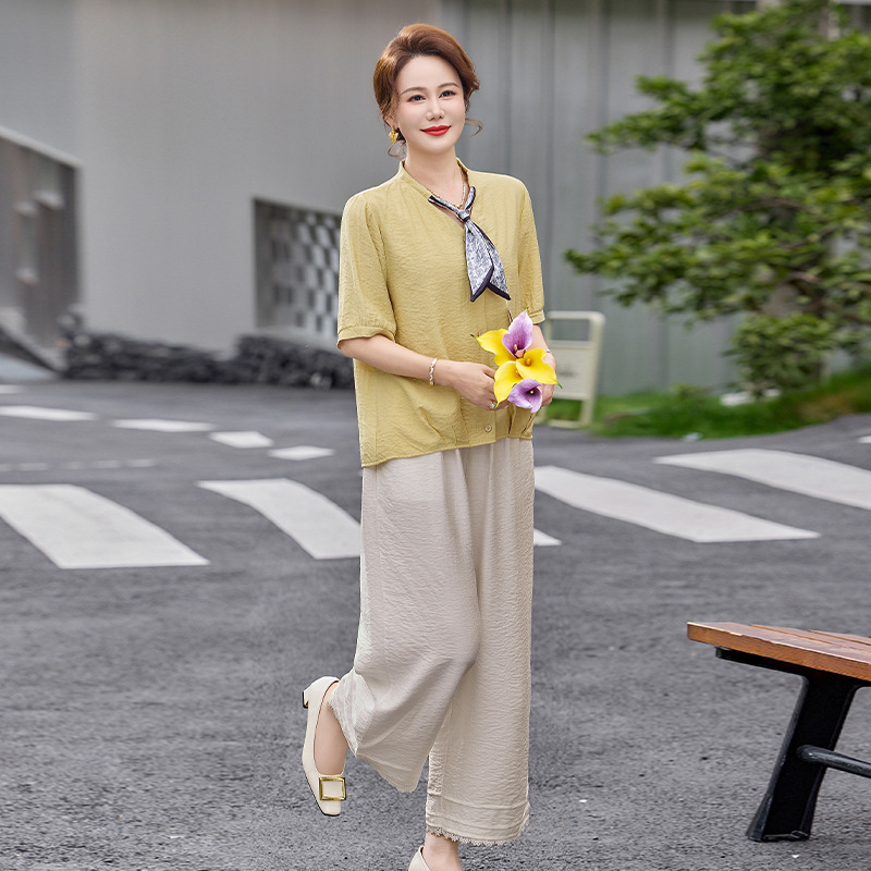 2026 New Casual Cotton and Linen Suit for Women, Summer Fashion Set for Moms, Complete Set with Mid-Sleeve Top and Cropped Pants