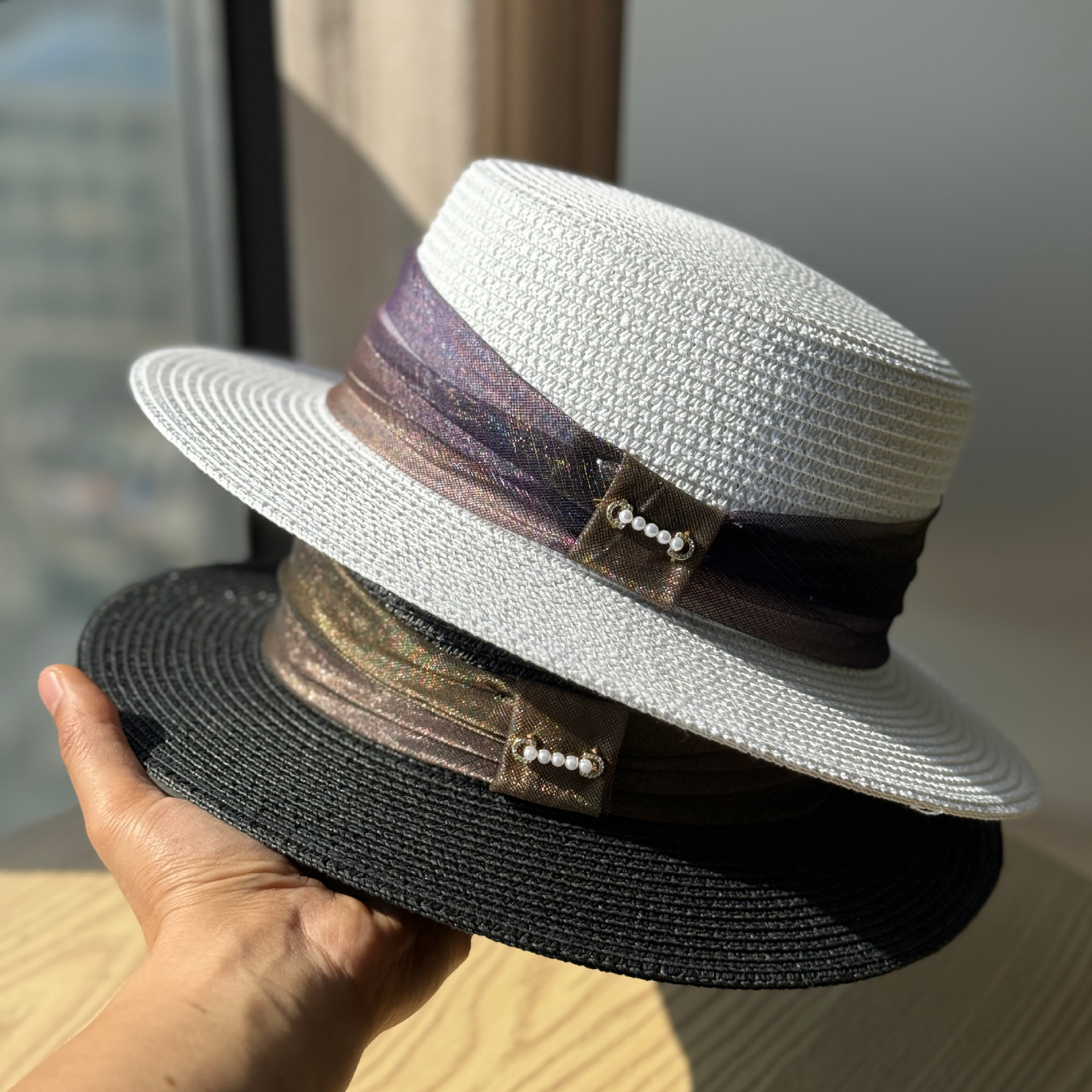 Spring and Summer French-Style Elegant Pearl Flat-Top Straw Hat for Women, British Retro Sun Hat, Sun Protection Beach Vacation Sun Hat