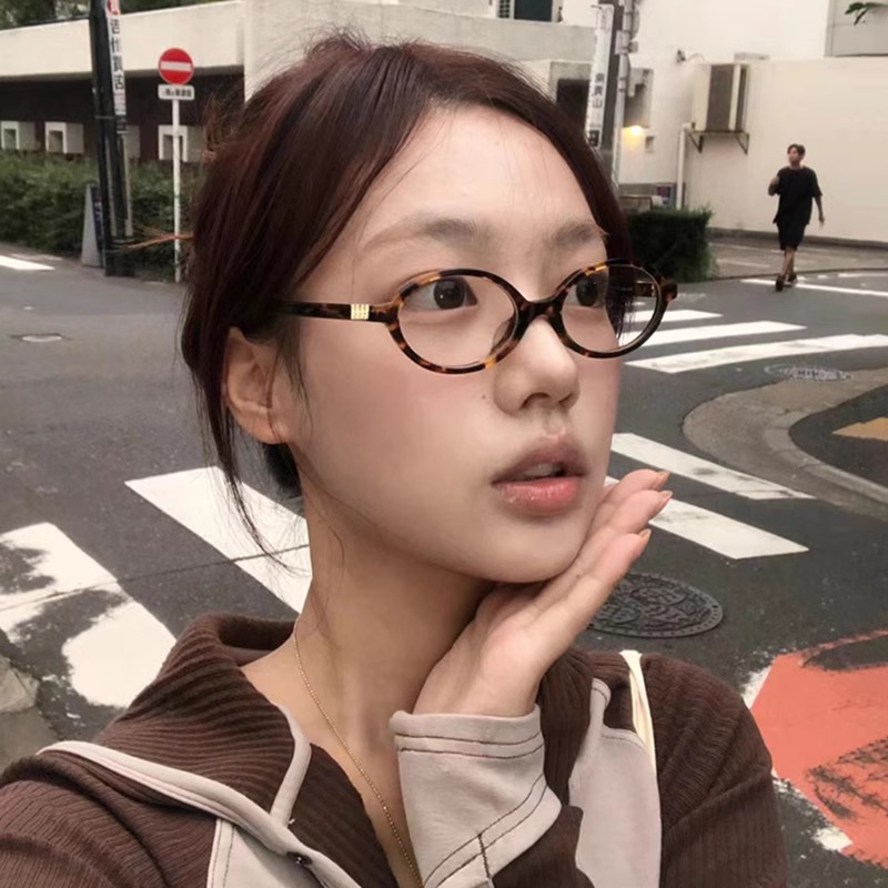 New fashion trend Zhang Yuanying same style glasses Oval small frame men's retro leopard print Korean style plain plain glasses women