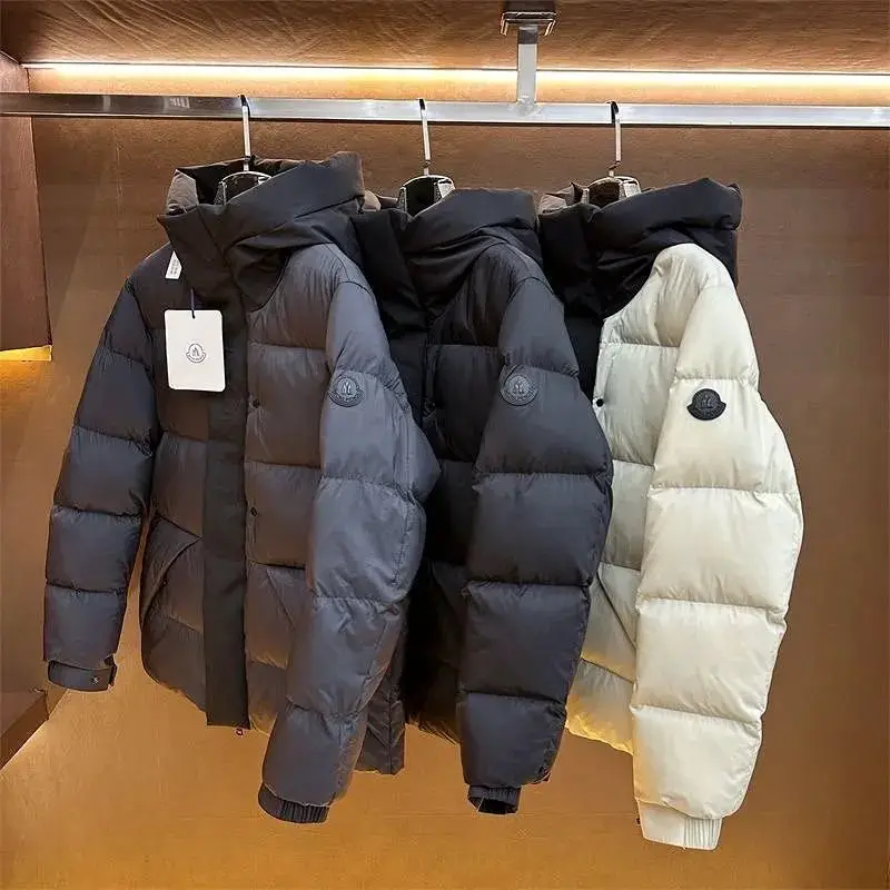 时尚连帽羽绒服