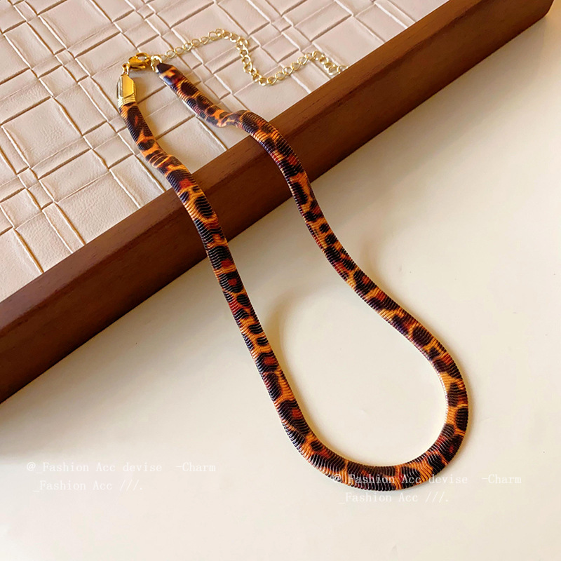 Unique Leopard Snake Bone Chain Pattern Necklace European and American High-end Sense Personality Retro Clavicle Chain Fashion Hot Girl Neck for Women