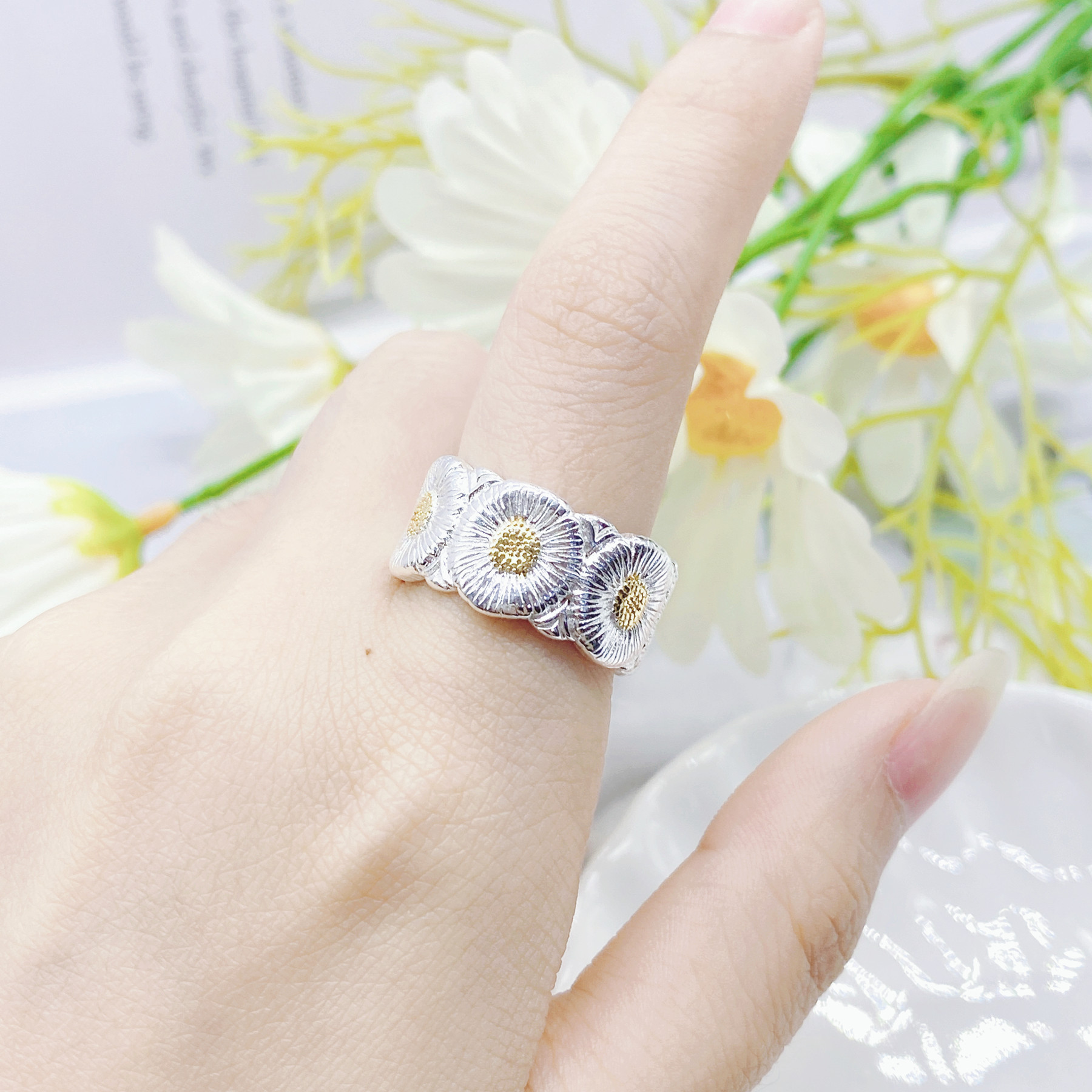 Italian Handmade Bratti Double Color Gold Daisy Ring Quan Zhilong Same Style Couple Open Ring for Women