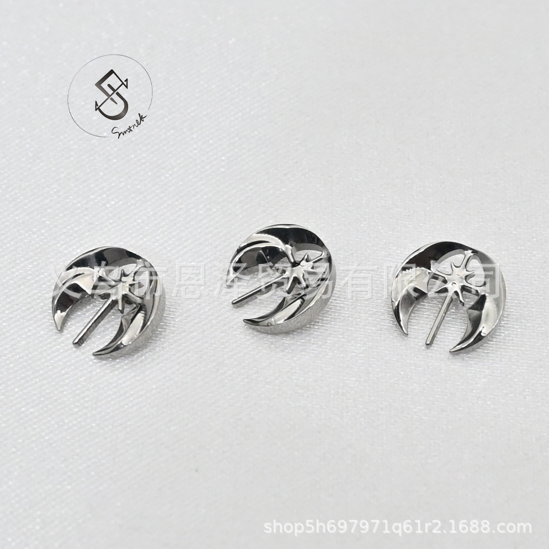 SMTNEK ASTM F-136 Implant Grade Titanium Alloy Teeth 0.9mm Carved Arc Face Angel Wing Earrings