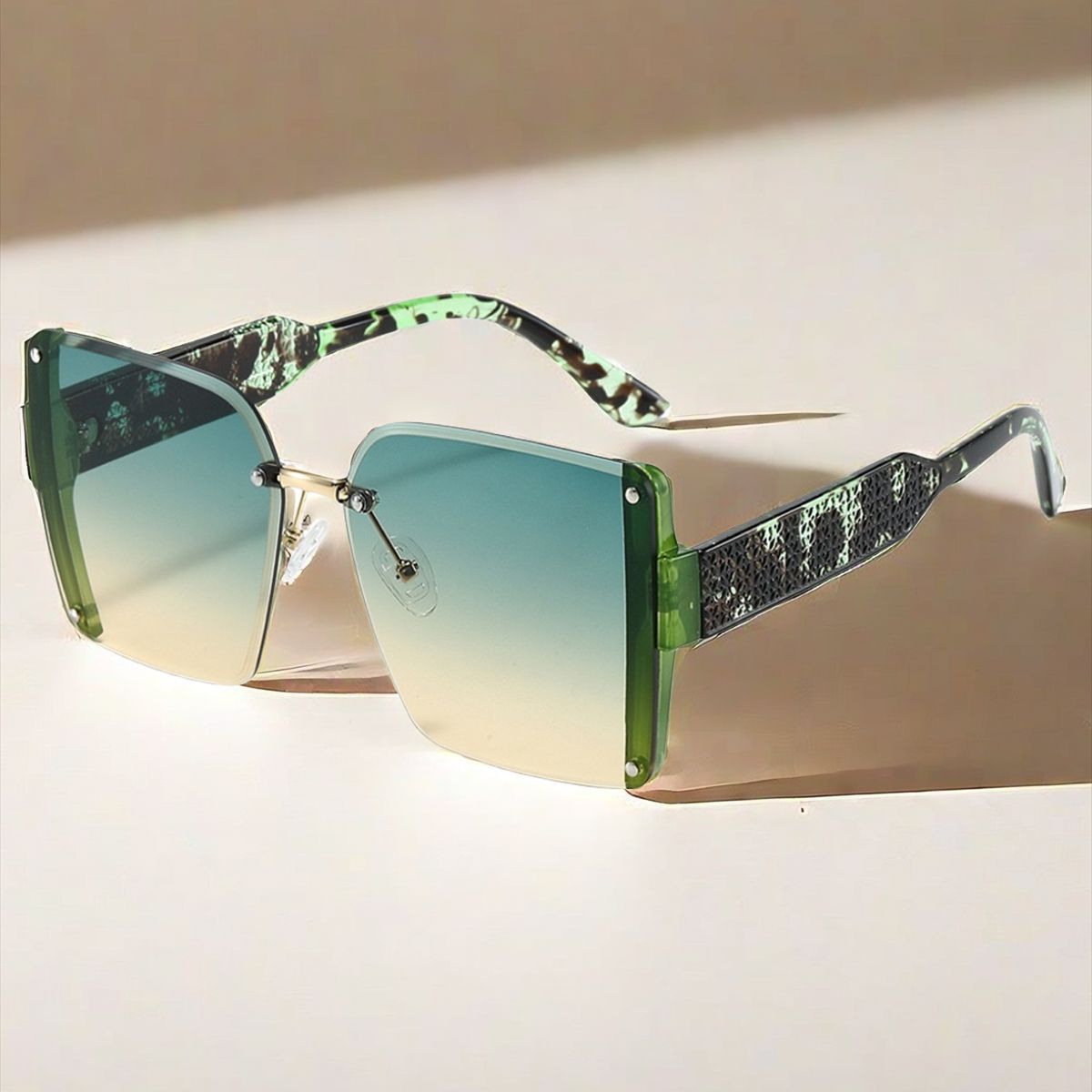 New Fashion Square Frameless Edge Cut Distinctive European and American Show Light Luxury Sunglasses Ins Internet Celebrity Same Style Sunglasses Trendy