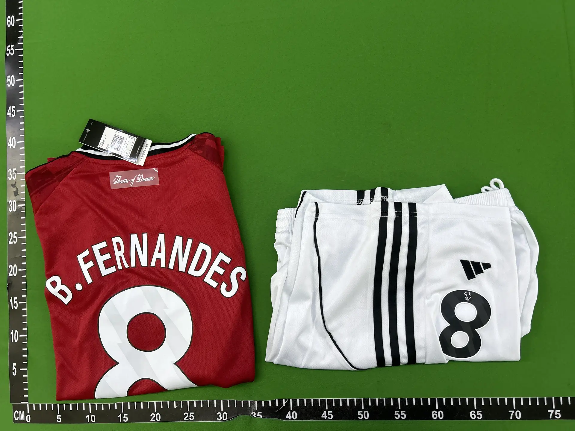 Manchester United B. Fernandes 8 Football Kit