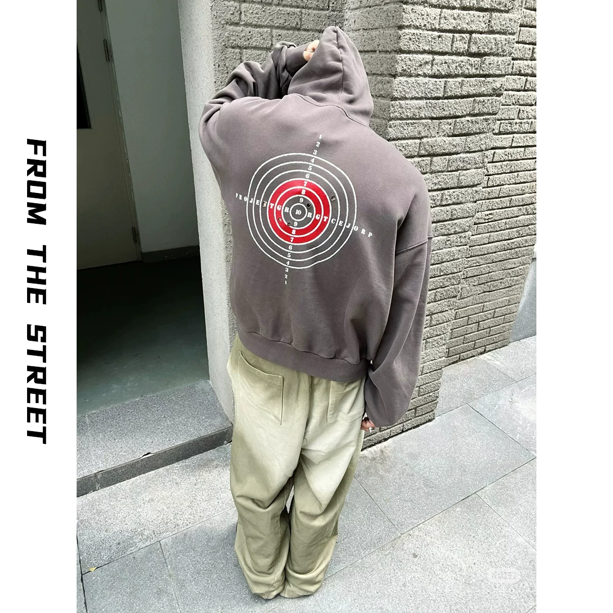 From the street, American style Vibe covers, bullet holes, bullseyes, human body prints, ripped holes, hoodies, ninja hoodies, men's and women's fashion trends