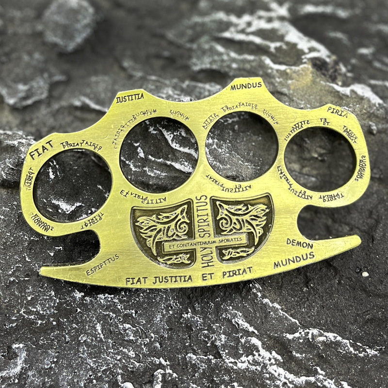 Tiger self-defense buckle four-finger knuckle ring ring knuckle buckle hand brace self-defense Wolf car broken window weapon key Foto QC de 1688 na Qualit.ly