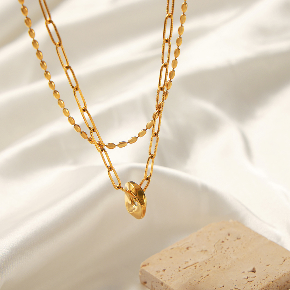 European and American niche rice beads O-shaped chain clavicle chain titanium steel gold-plated twisted round pendant double-layer necklace jewelry wholesale