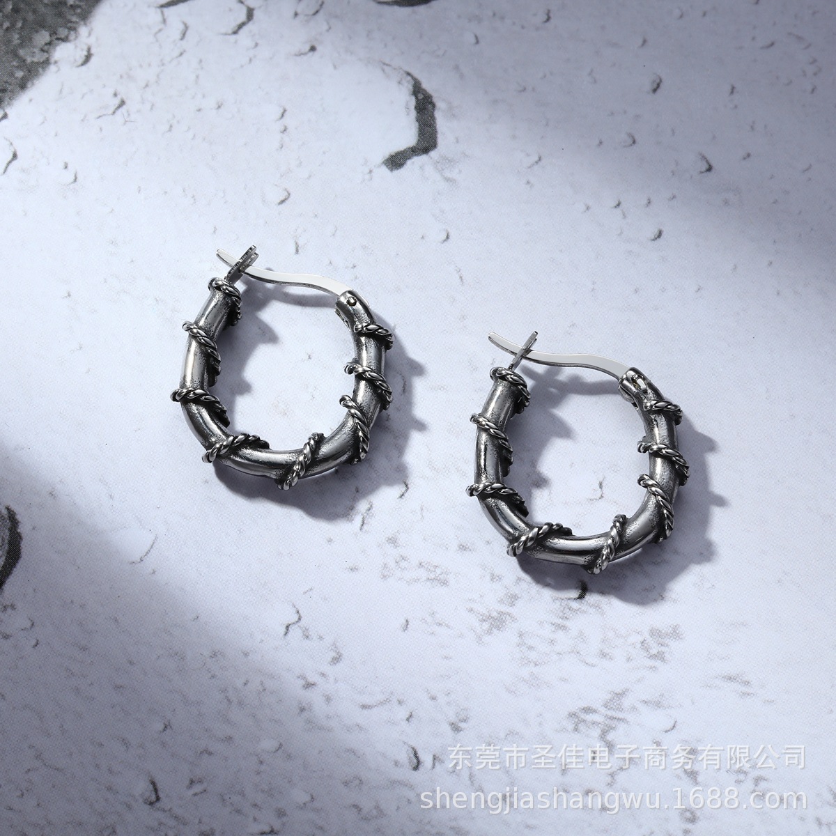 European and American retro rattan stainless steel earrings fashion foreign trade O-shaped earrings titanium steel earrings CF093