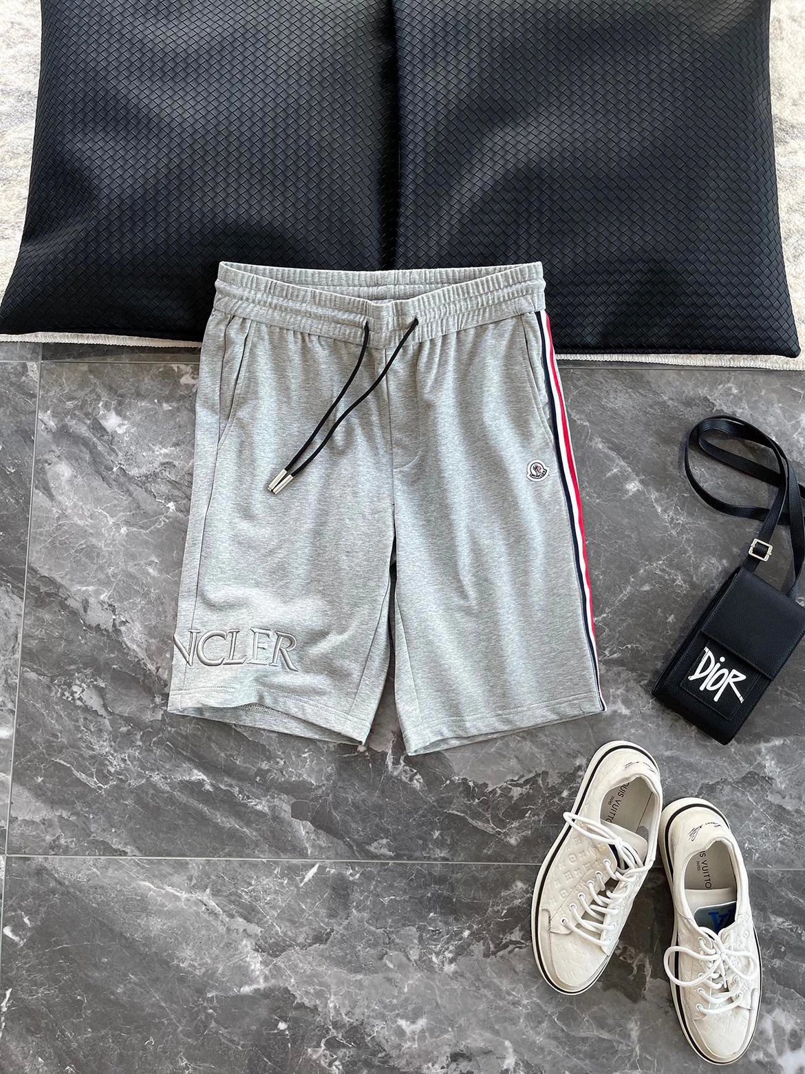 Moncler 23SS春夏新款轻薄针织全棉时尚抽绳短裤，男士侧红白蓝织带拼接立体字母刺绣运动休闲短裤五分裤！贸易公司渠道稀出，领先官网发售！M家最新运动短裤奉献，极简的设计风格有着无穷的力