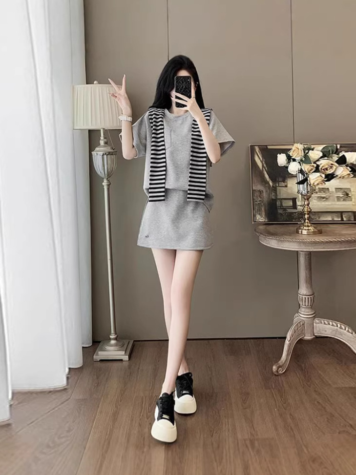High-Cotton Content College-Style Youthful Set for Women, 2026 Summer New Fashion Short-Sleeve Shorts Two-Piece Set with Shawl