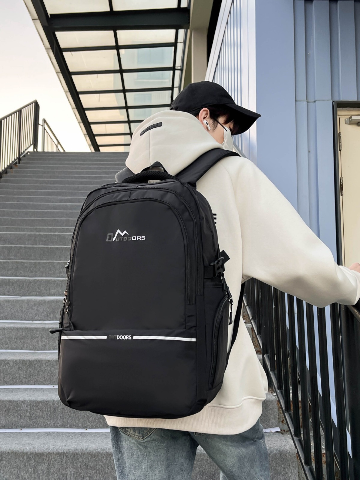 New High-End Backpack, High-Looking, Versatile and Casual Backpack, Simple Outdoor Travel Large-Capacity Men's School Bag