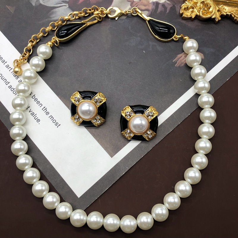 Middle Western Classic Black Drop Glaze with Diamond Elegant Earrings Ear Clips Retro White Pearl Necklace All-match Set