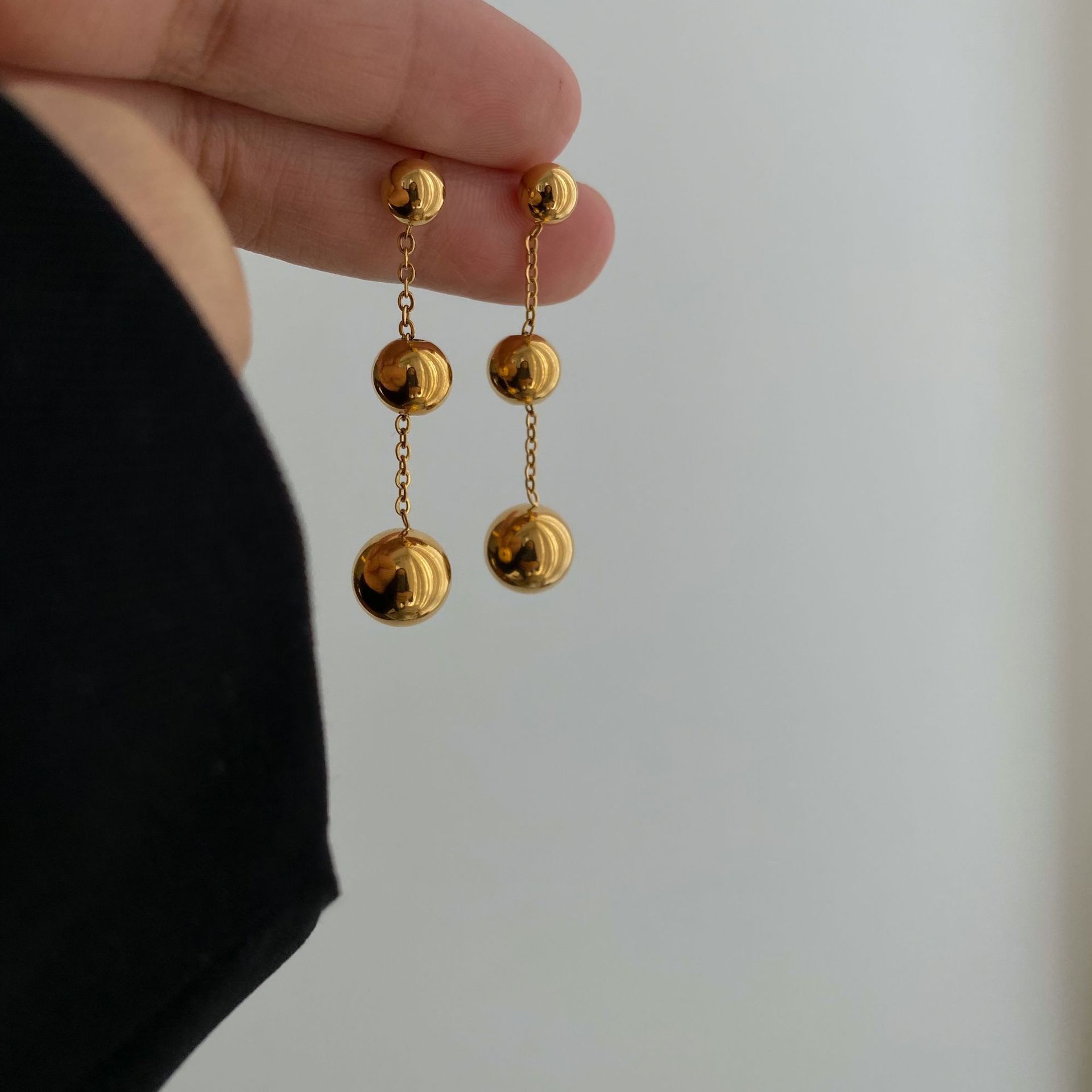 Europe and the United States net red ins wind 18K stainless steel three size round bead pendant earrings do not fade Joker earrings wholesale