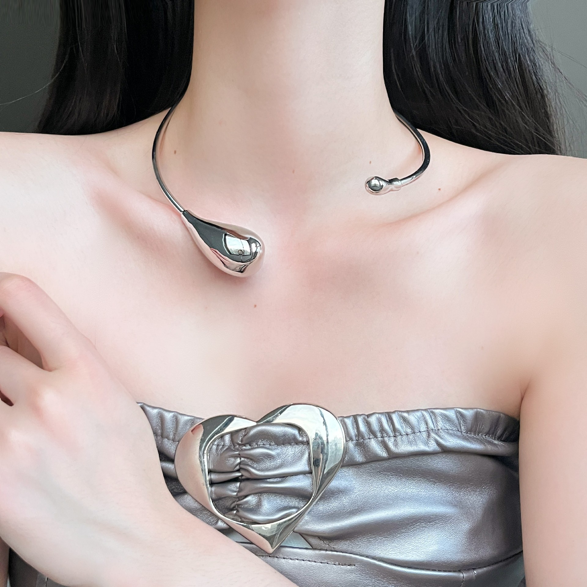 European and American Exaggerated Metal Drop-shaped Open Collar Hot Girls Personality Simple Choker Necklace High-end Jewelry