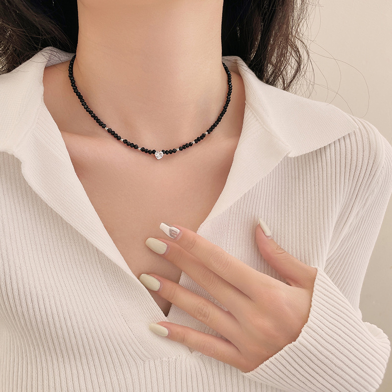 Retro Simple Crystal Beaded Love Necklace Light Luxury Niche Fashion Popular Stitching Short Collarbone Chain Accessories